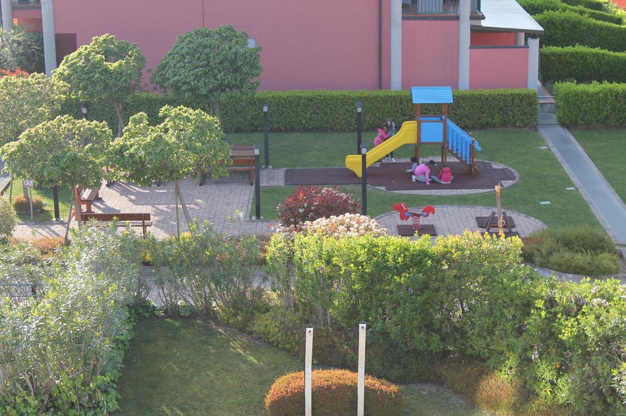Desenzanoloft Official Partner Marriott Homes & Villas -Butterfly And 5 Pools Family Apartment Desenzano del Garda Ngoại thất bức ảnh